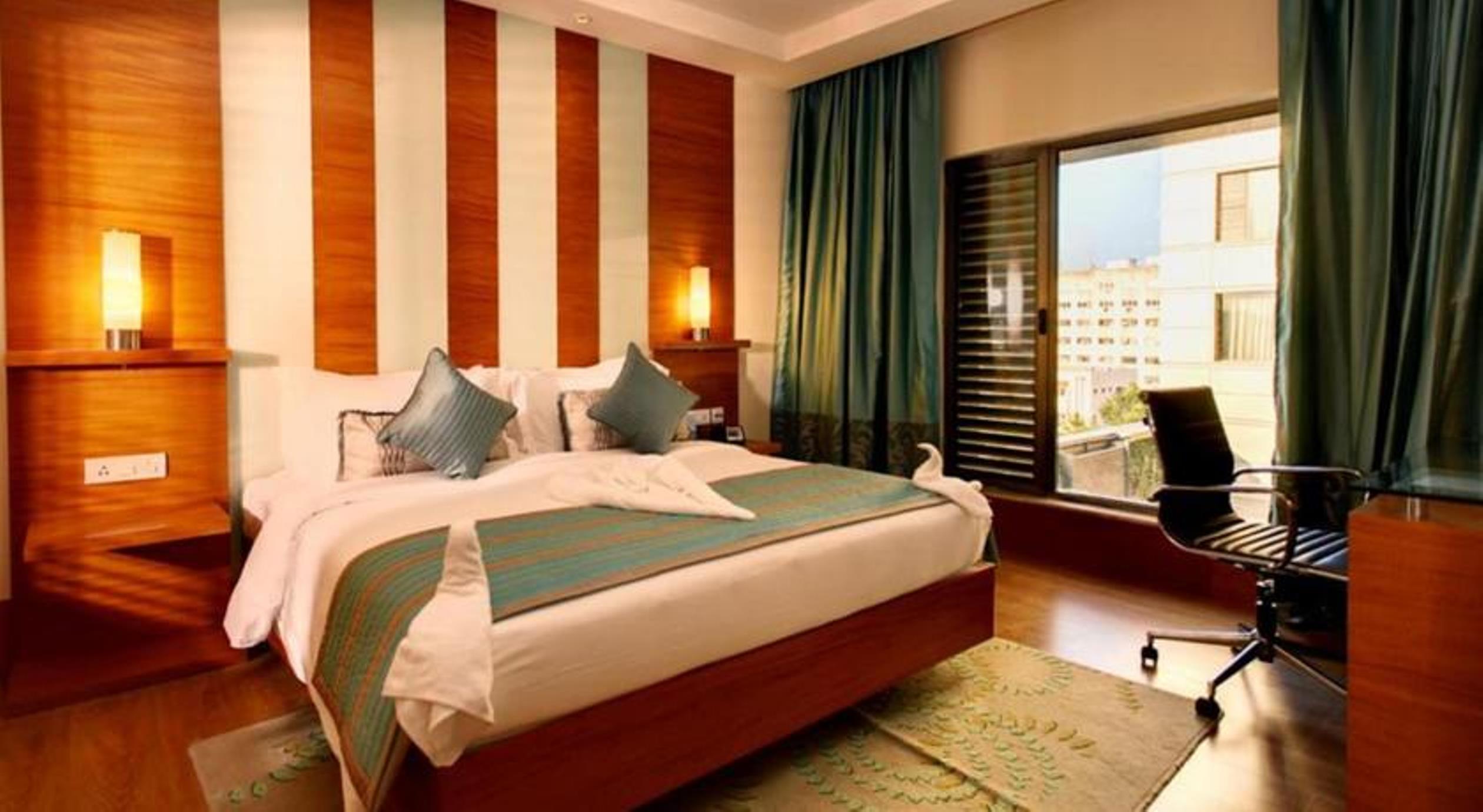 Radisson Blu Centre 5*