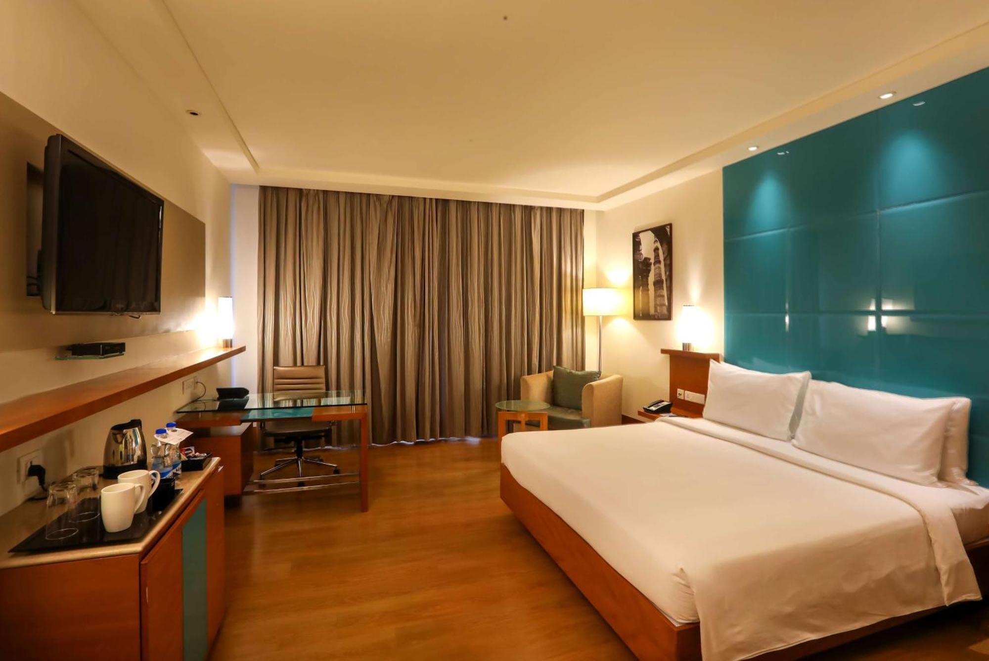 Radisson Blu Centre Hotel 5*
